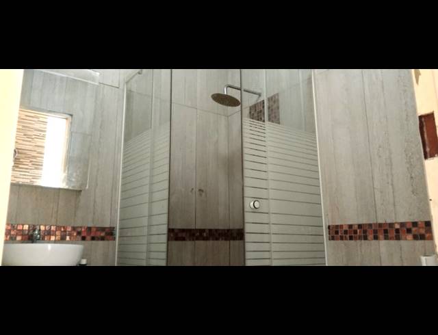 2 BEDROOM FLAT FOR SALE IN BLUFF